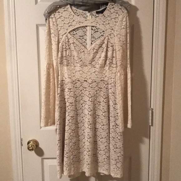 BCBG cream lace dress - Picture 5 of 7